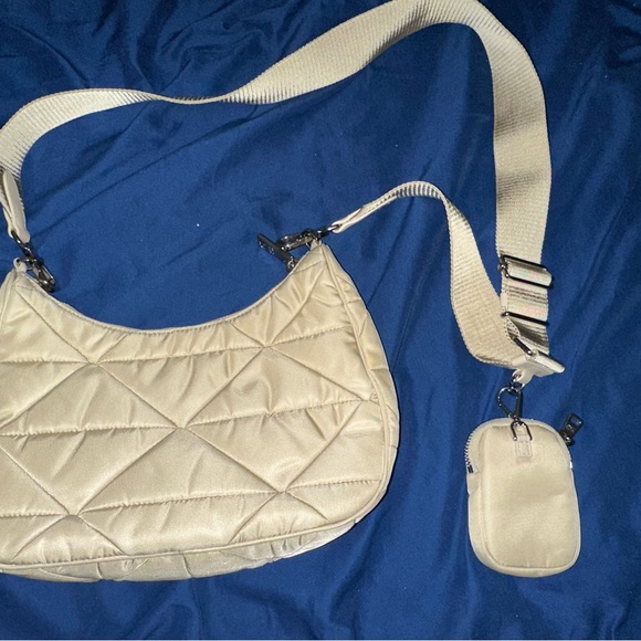 Basically brand new Prada bag for half price. - Picture 3 of 8